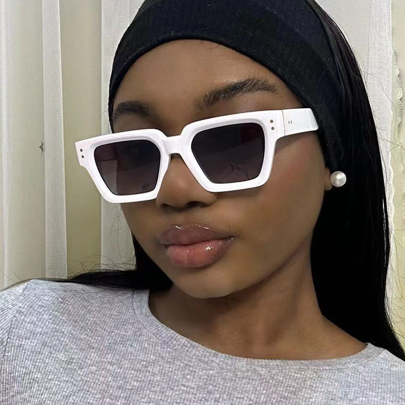 Square style retro ins sunglasses with high-end feel, no makeup, fashionable sunglasses