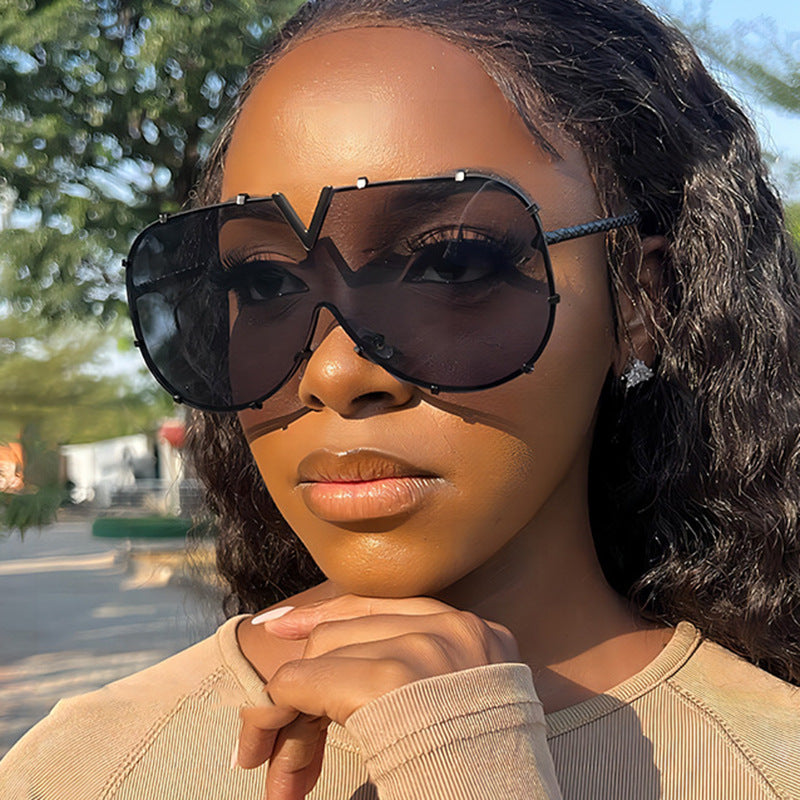 Fashion metal one-piece sunglasses, new V-frame sunglasses, Instagram popular sunglasses
